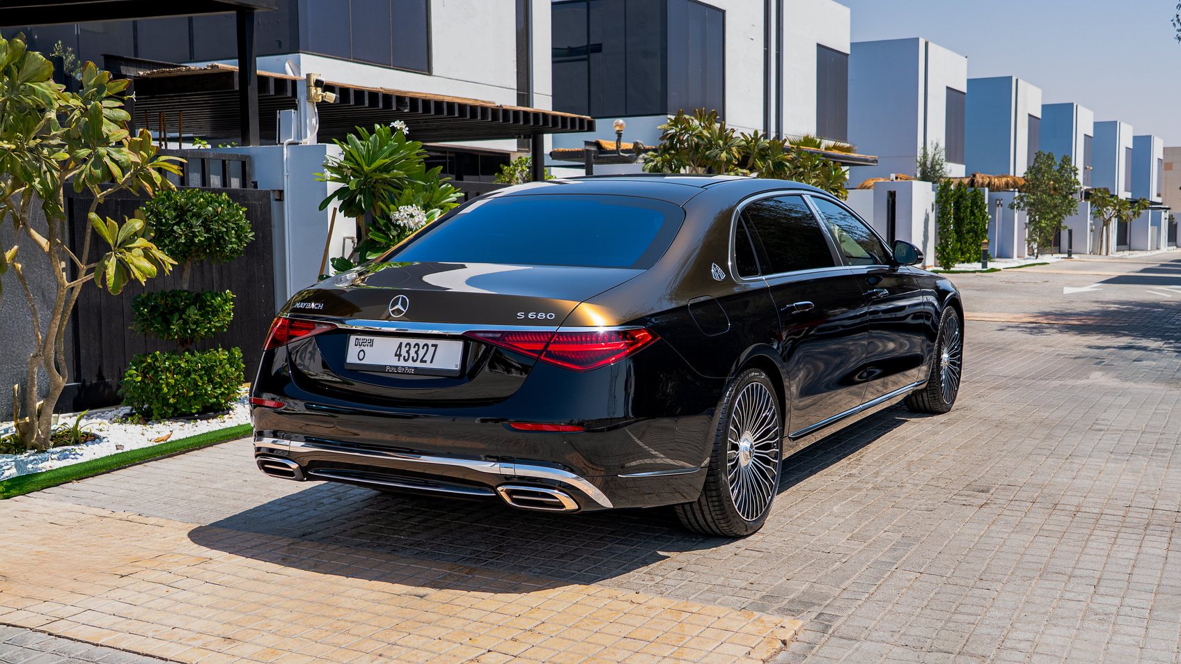 Black Mercedes S680 Maybach detail detail in Dubai