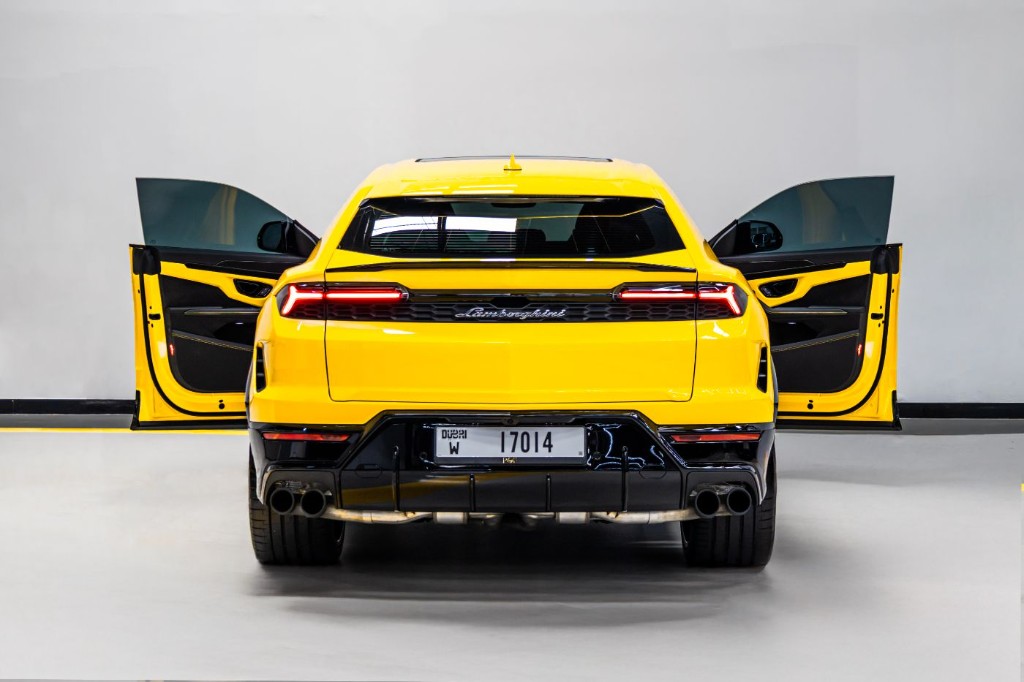 Lamborghini Urus SE rear stance in Dubai